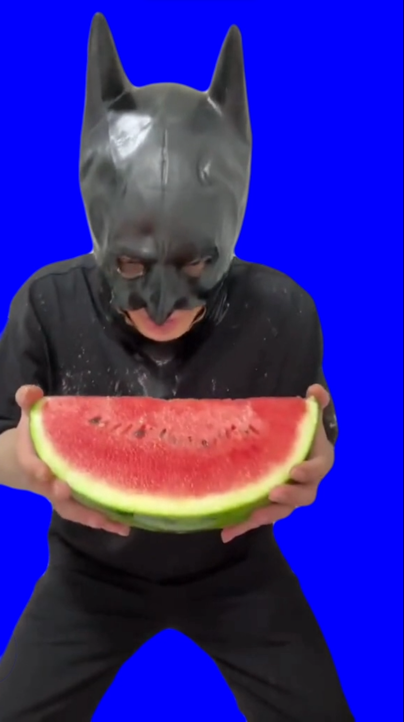 Batman eating a watermelon fast (Green Screen) (Blue Screen)